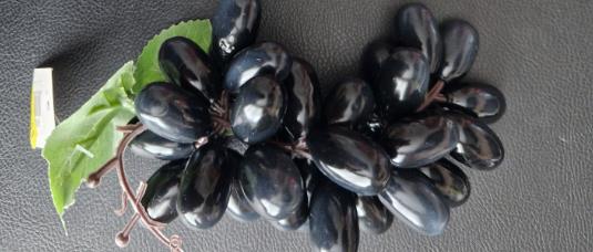 Bag of Imitation Grapes: photo from the OPSS notice of 11 Nov 2025