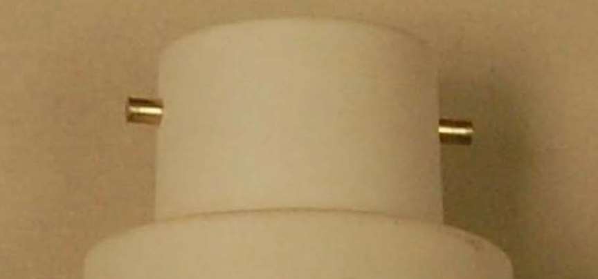 White Bayonet BC B22 To Edison Screw ES E27 Light Bulb Adaptor: photo 2 of 4 from the OPSS notice of 8 Oct 2021